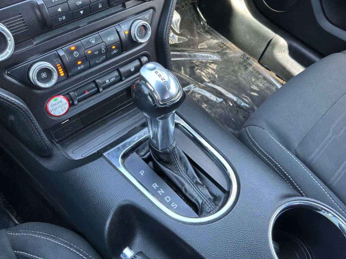 Ford Mustang photo 16