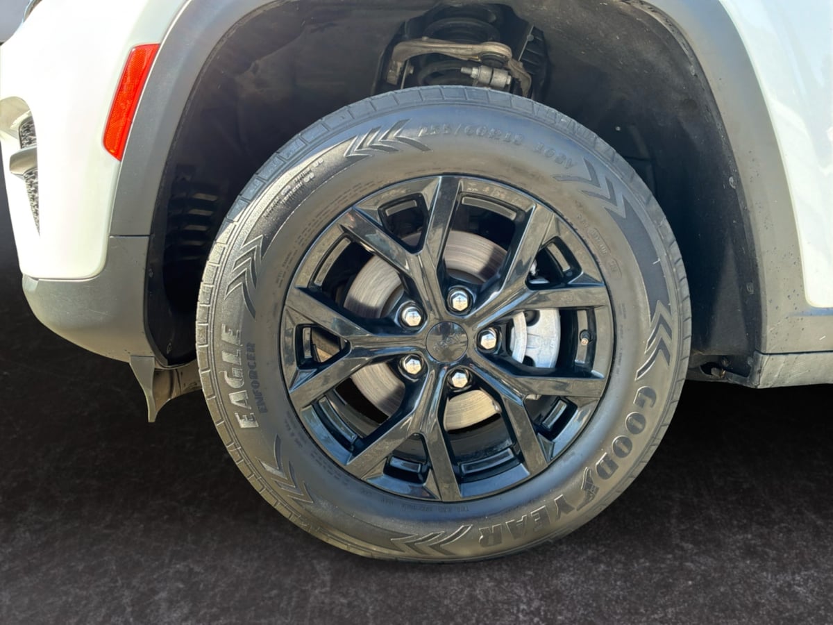 Jeep Grand Cherokee photo 9
