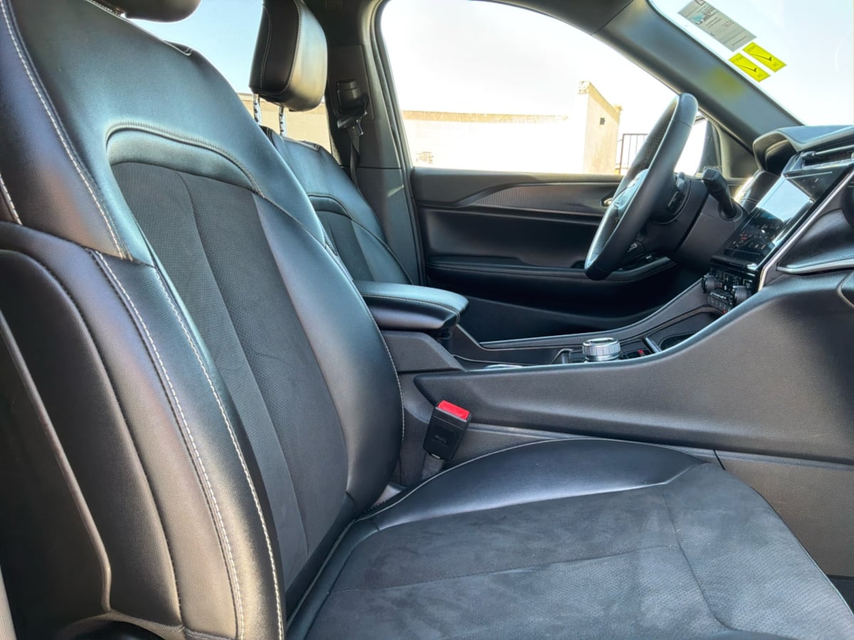 Jeep Grand Cherokee photo 21