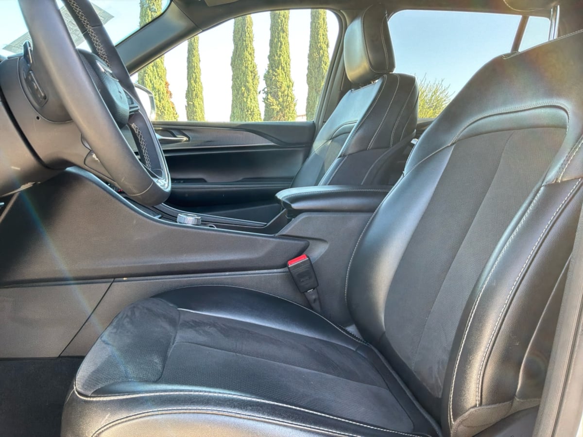 Jeep Grand Cherokee photo 18
