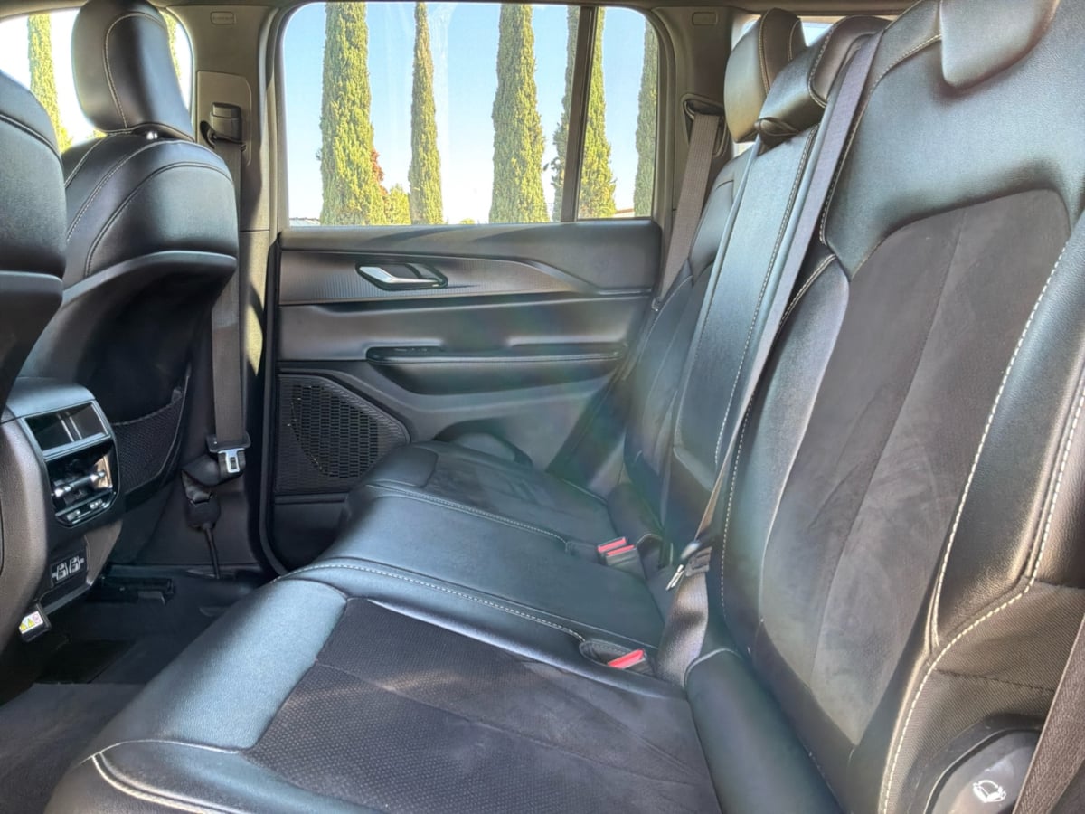 Jeep Grand Cherokee photo 19