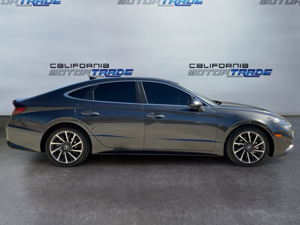Hyundai Sonata photo 4