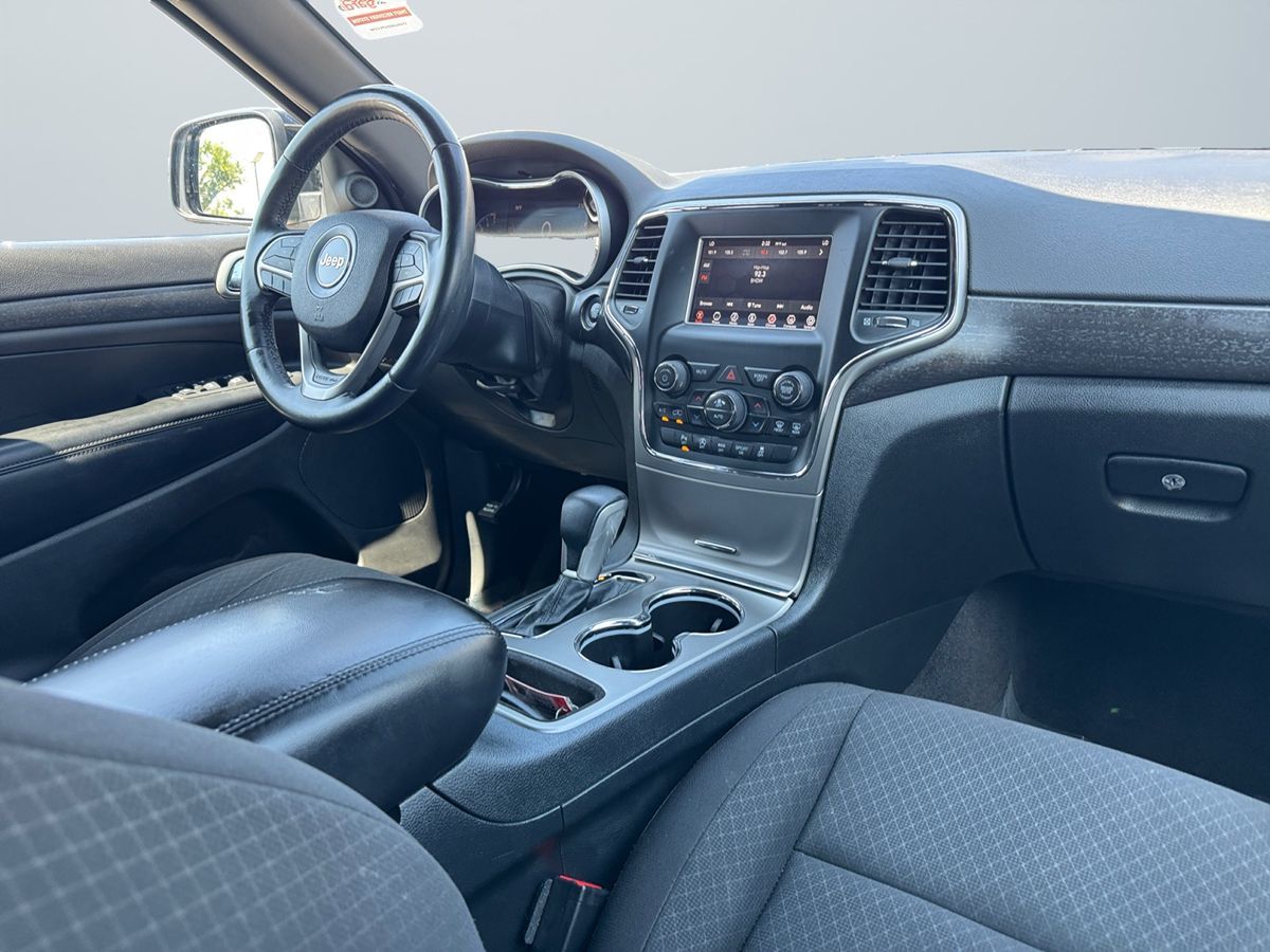 Jeep Grand Cherokee photo 13