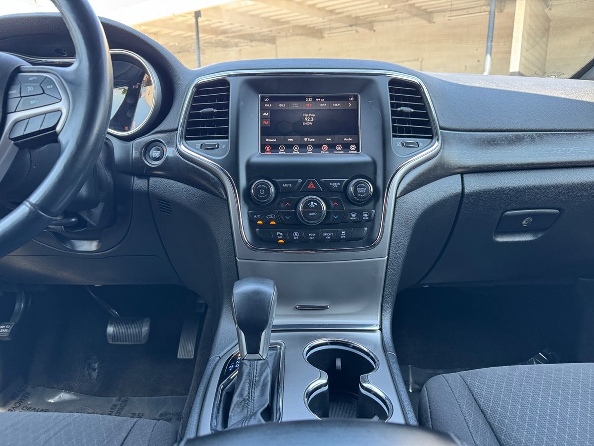 Jeep Grand Cherokee photo 14