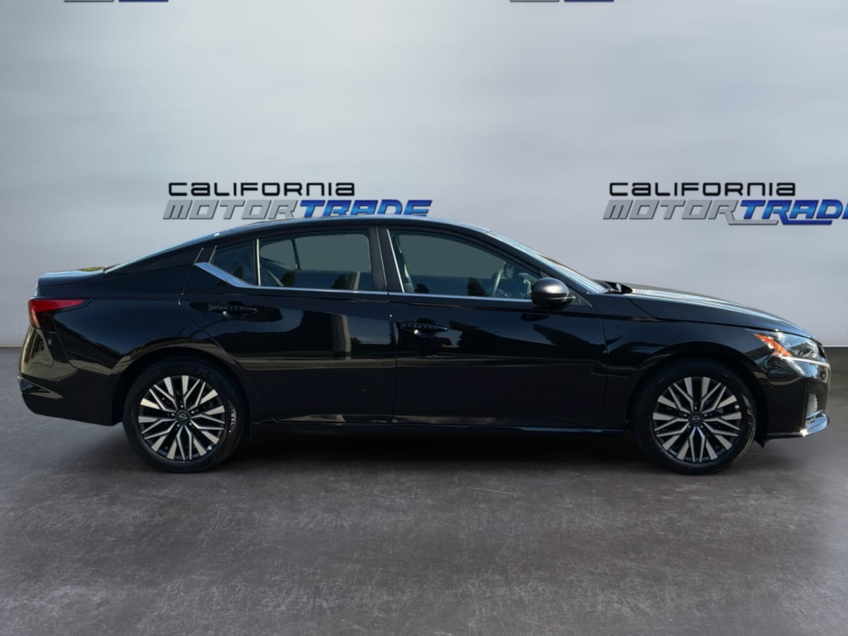 Nissan Altima photo 4