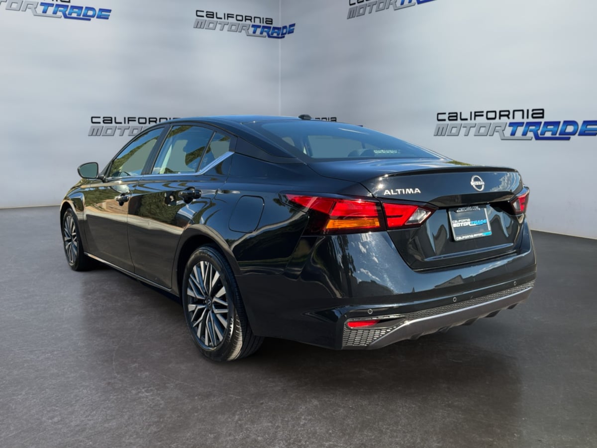 Nissan Altima photo 7