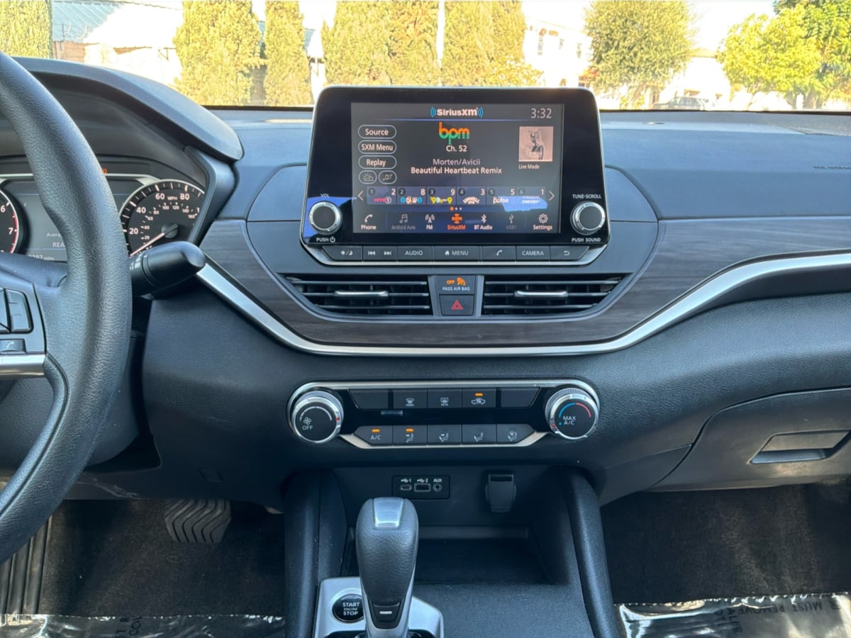 Nissan Altima photo 15