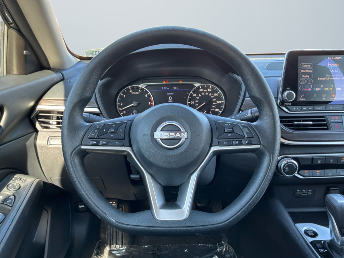 Nissan Altima photo 11