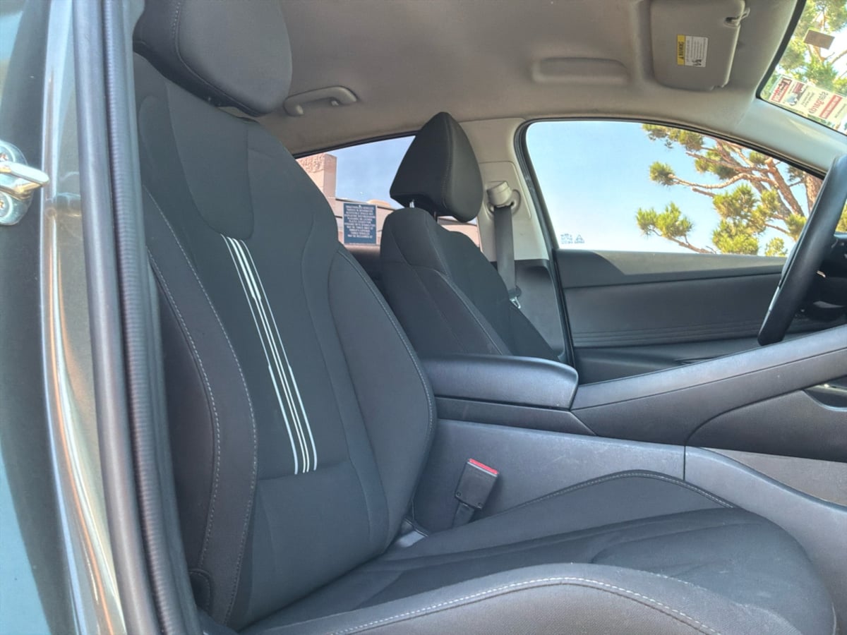 Hyundai Elantra photo 21