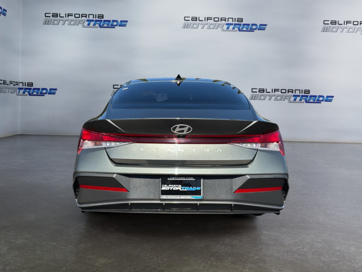 Hyundai Elantra photo 6