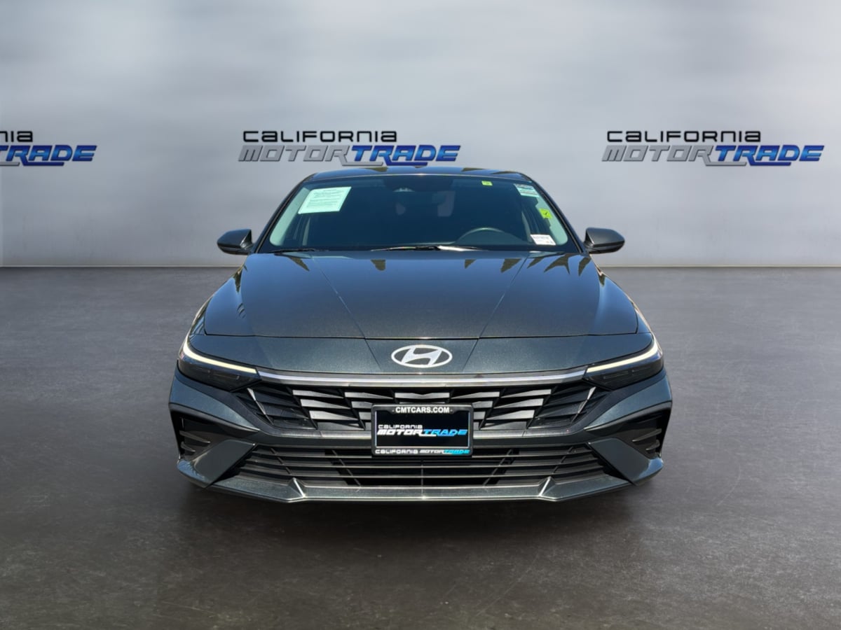 Hyundai Elantra photo 2