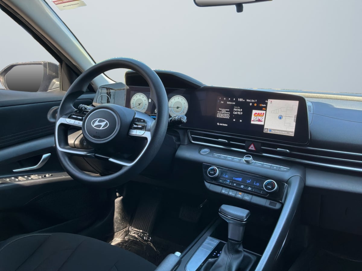 Hyundai Elantra photo 14