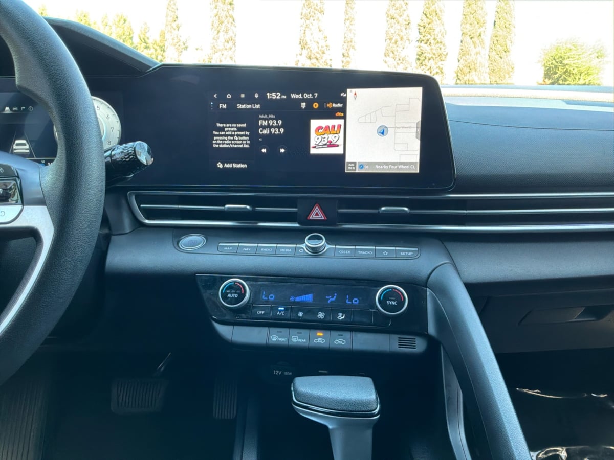 Hyundai Elantra photo 15