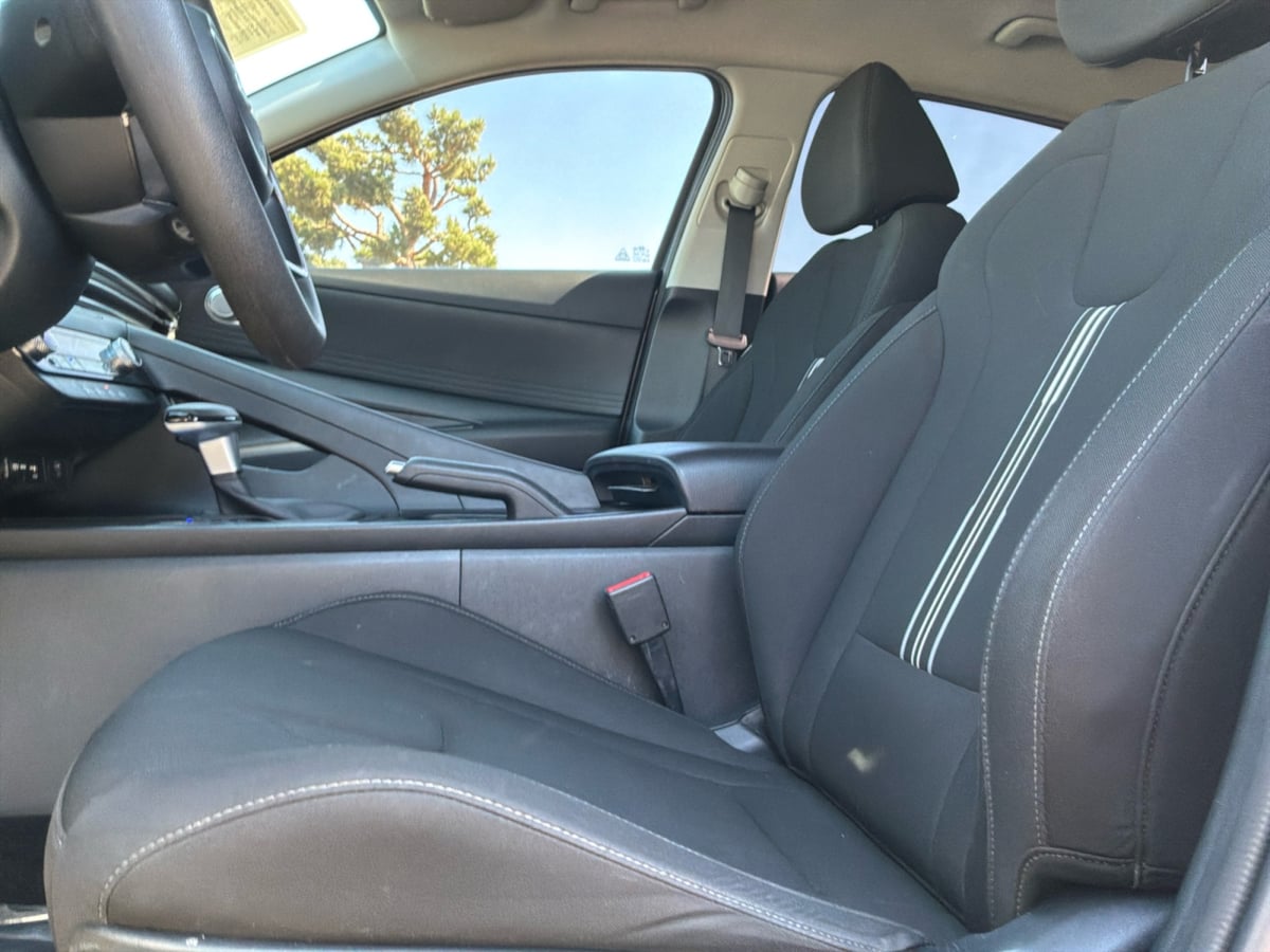 Hyundai Elantra photo 18