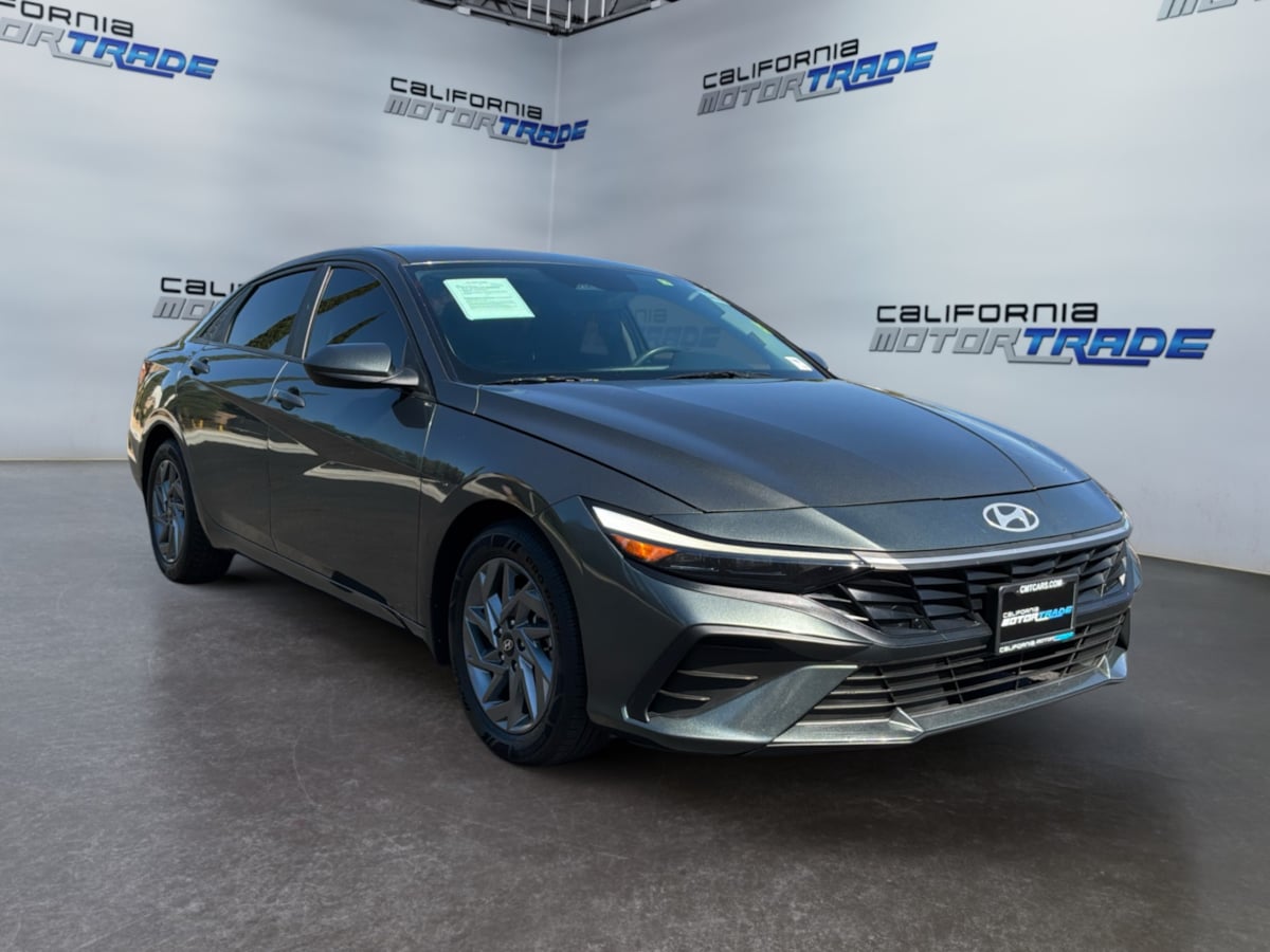 Hyundai Elantra photo 3
