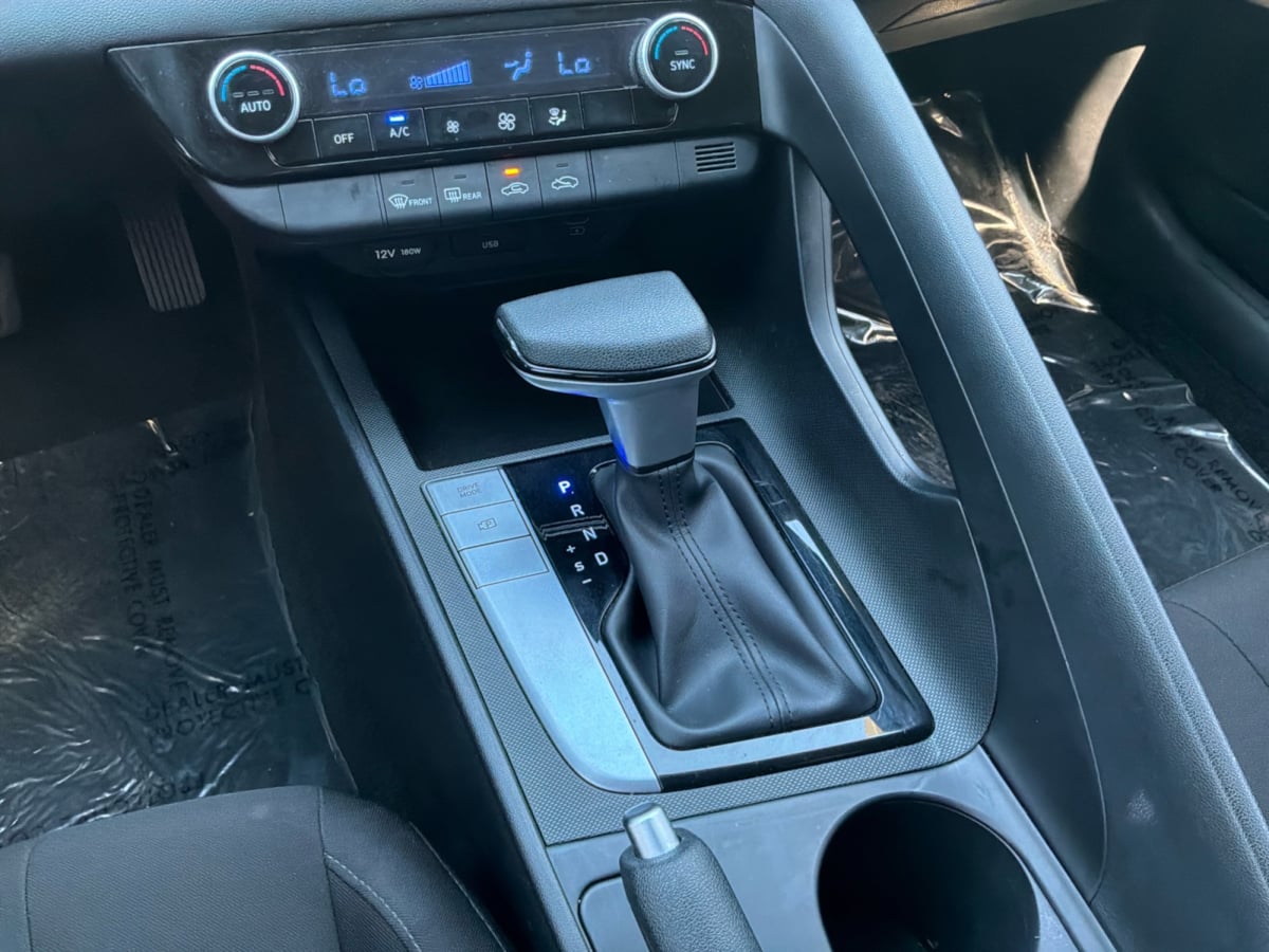 Hyundai Elantra photo 16