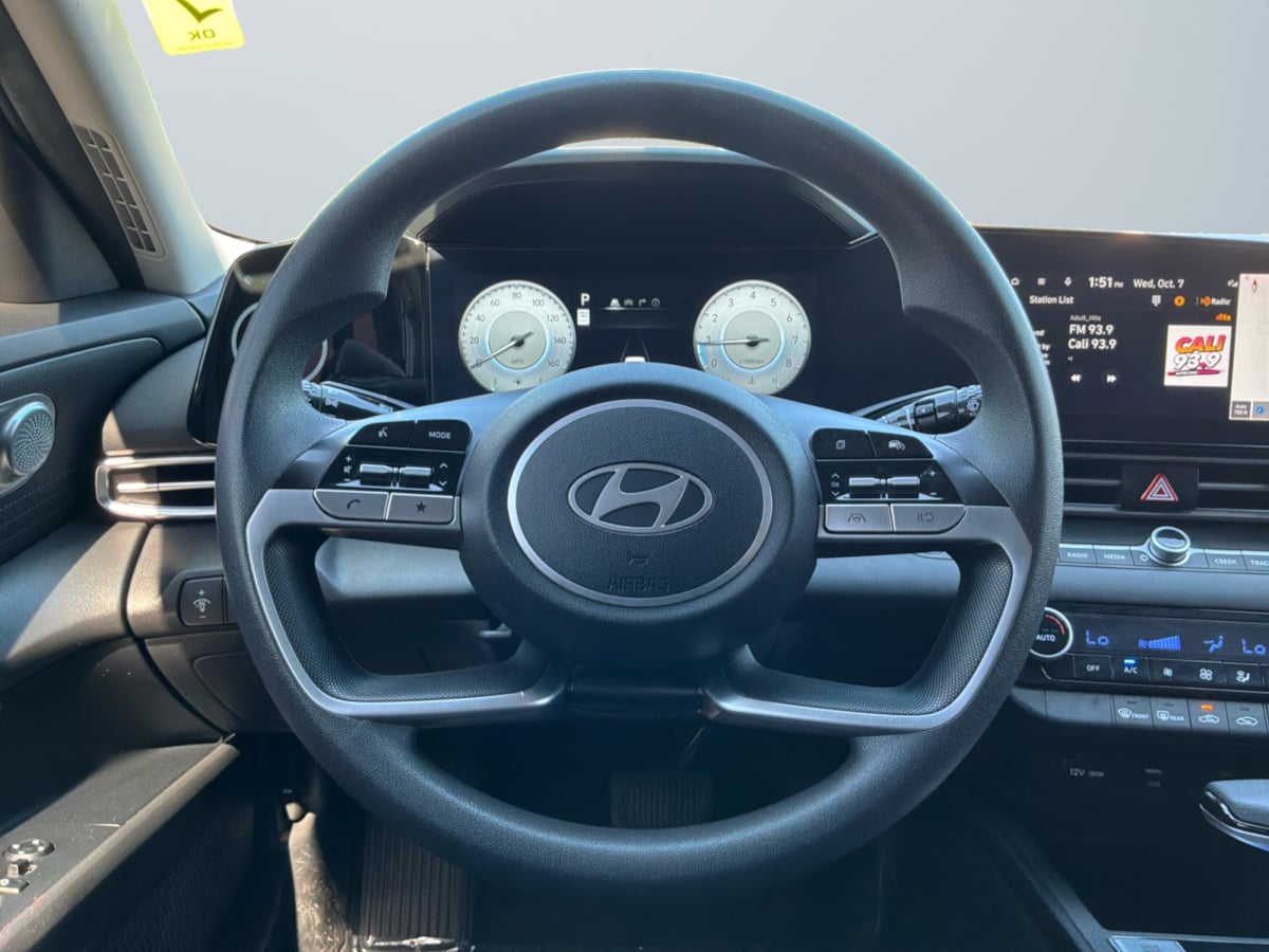 Hyundai Elantra photo 11