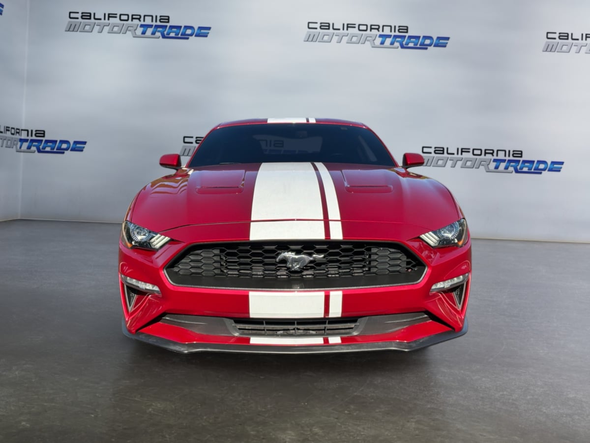 Ford Mustang photo 2