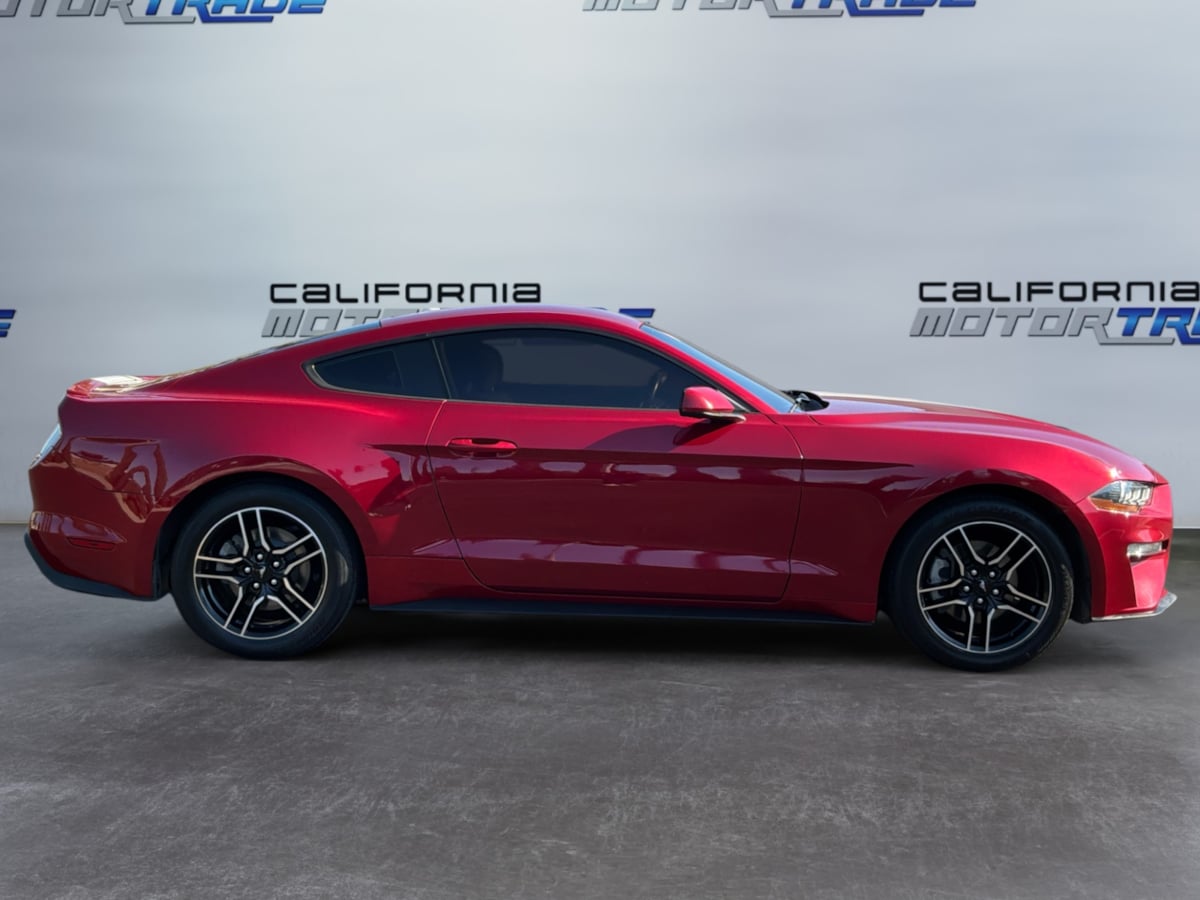Ford Mustang photo 4
