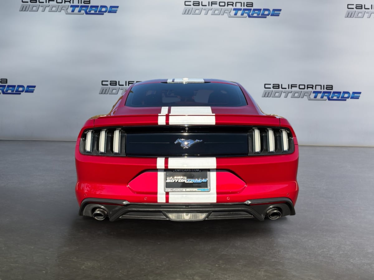 Ford Mustang photo 6