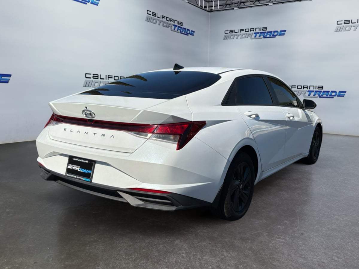 Hyundai Elantra photo 5