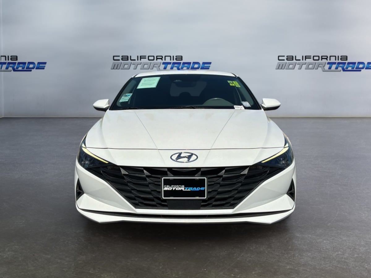 Hyundai Elantra photo 2