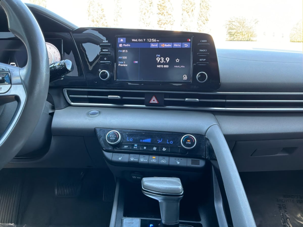 Hyundai Elantra photo 15