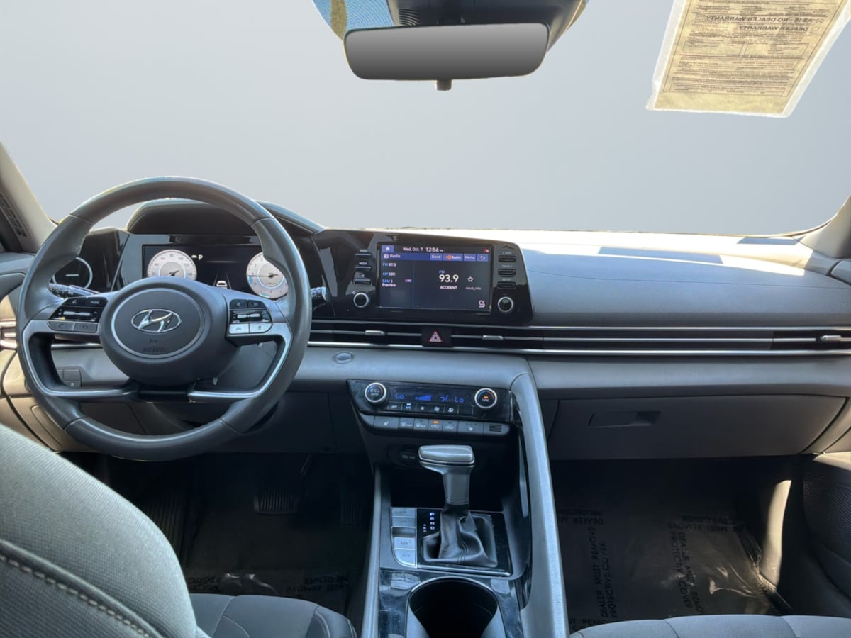 Hyundai Elantra photo 10
