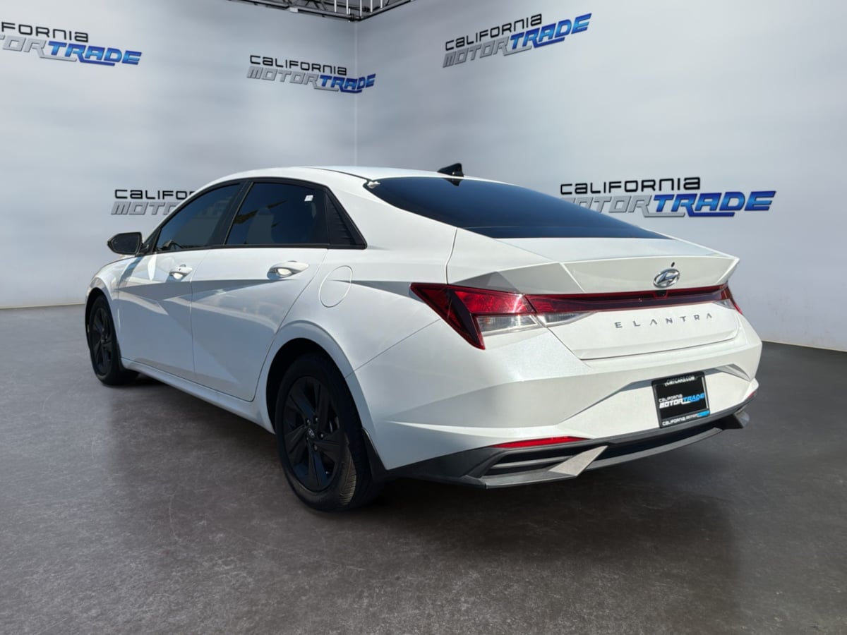 Hyundai Elantra photo 7