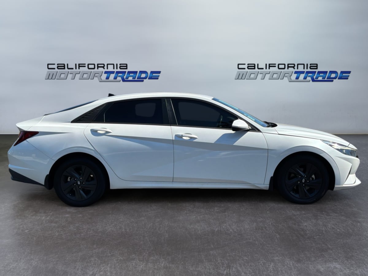 Hyundai Elantra photo 4
