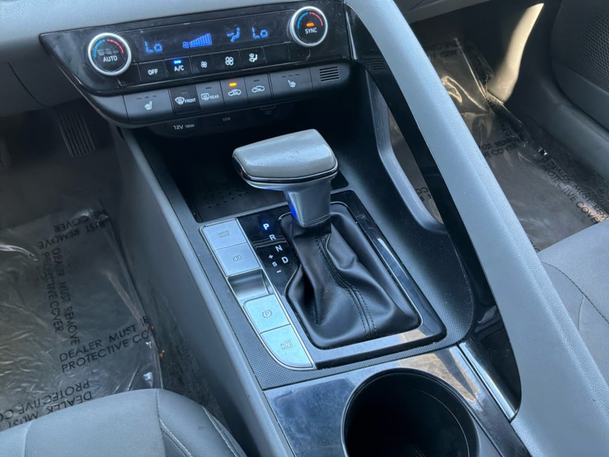 Hyundai Elantra photo 16