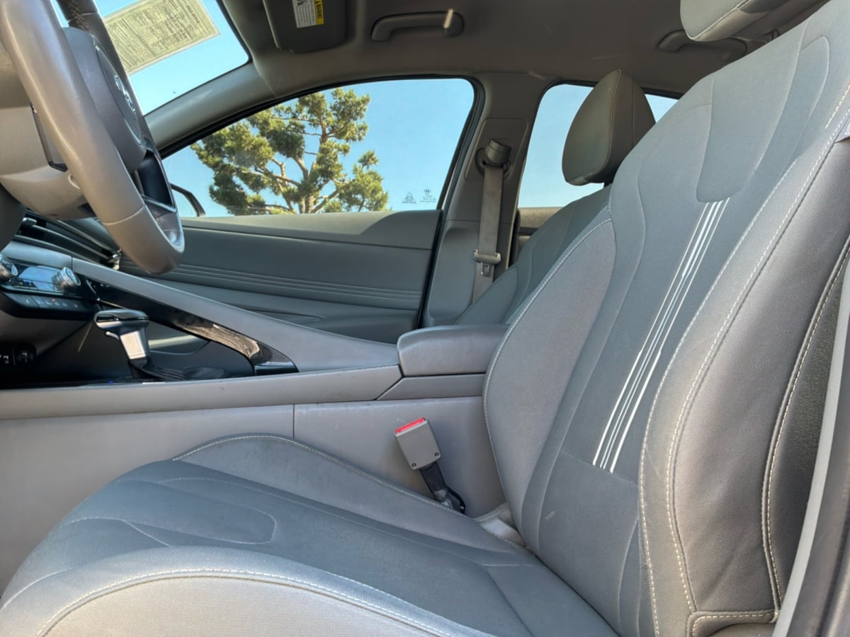 Hyundai Elantra photo 18
