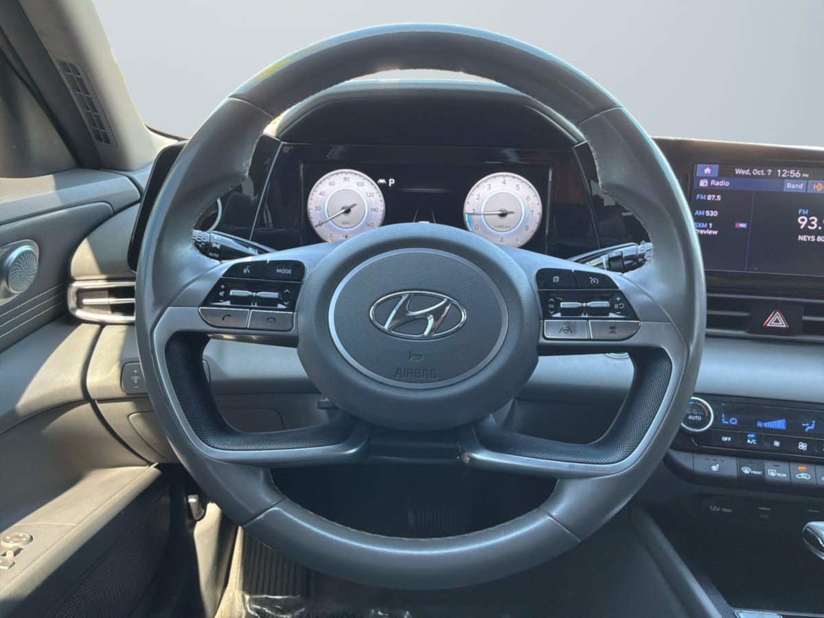 Hyundai Elantra photo 11