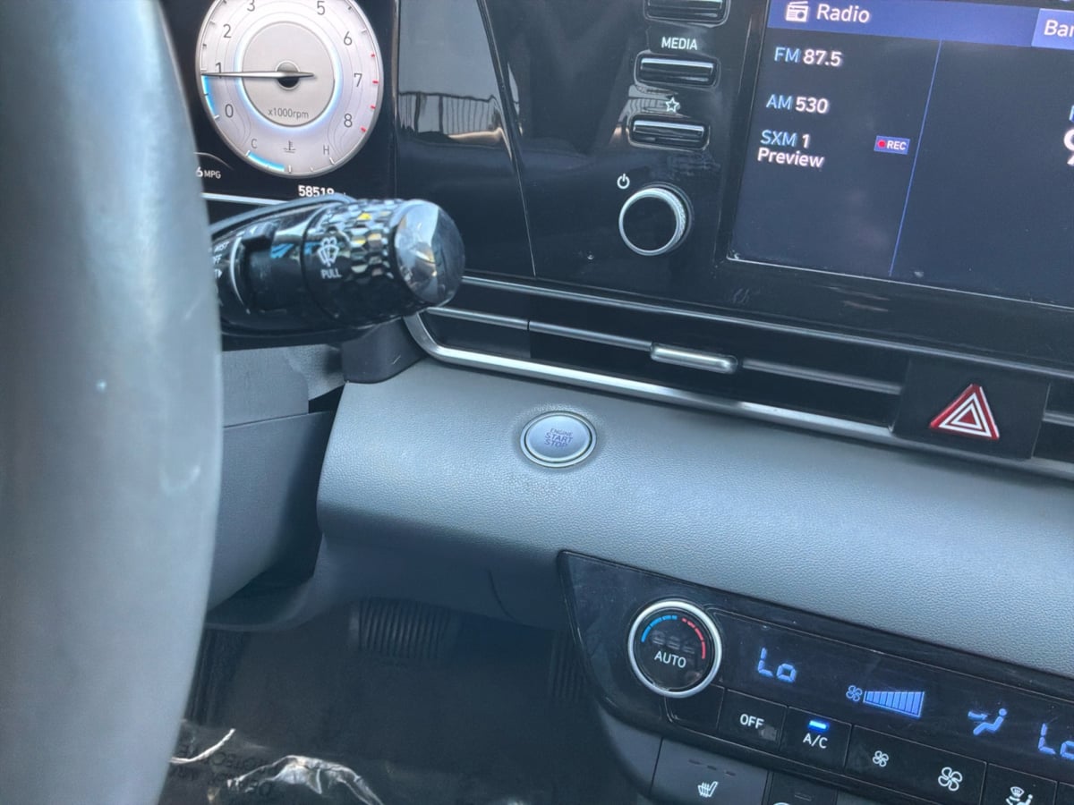 Hyundai Elantra photo 17