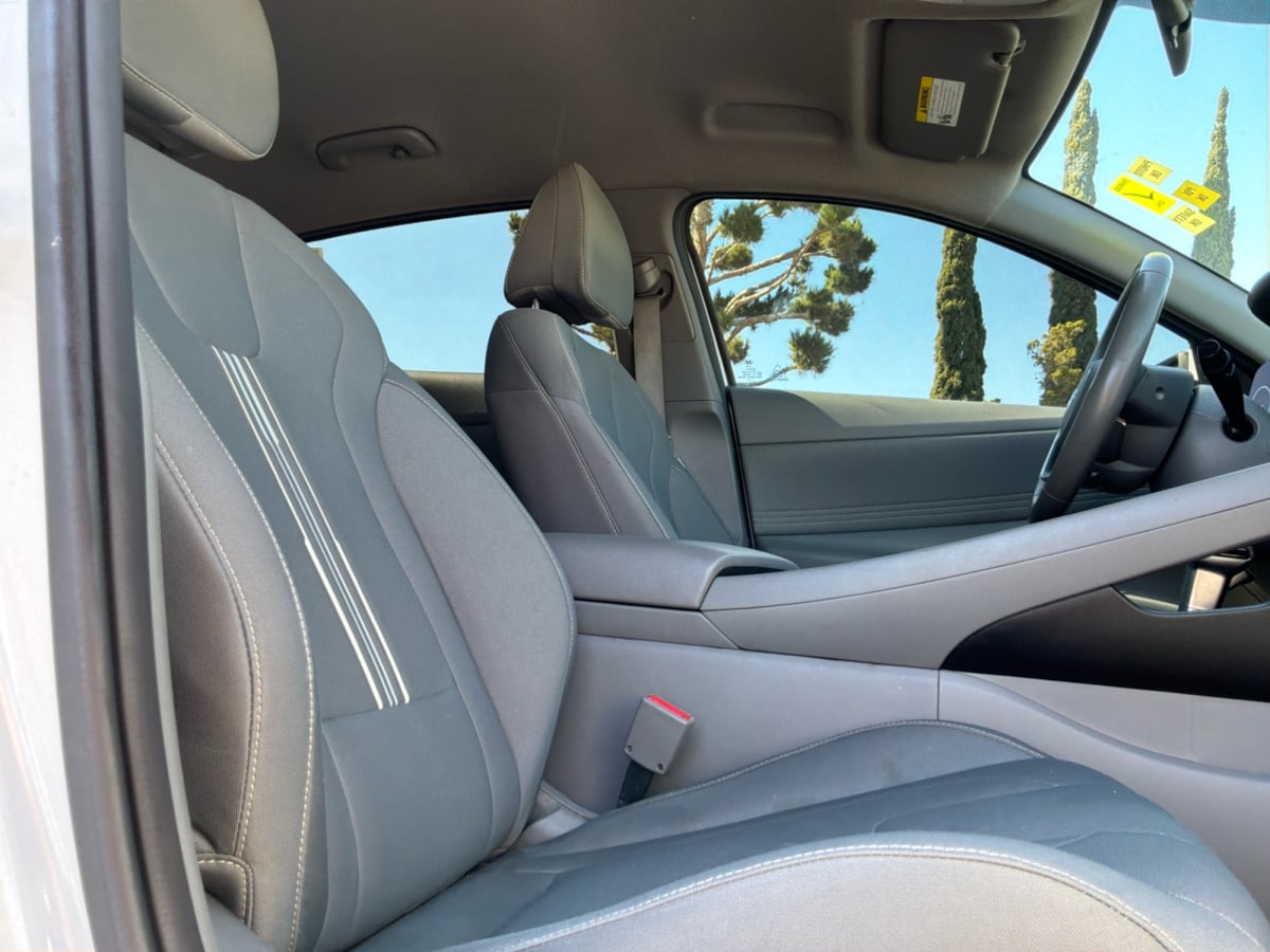 Hyundai Elantra photo 21