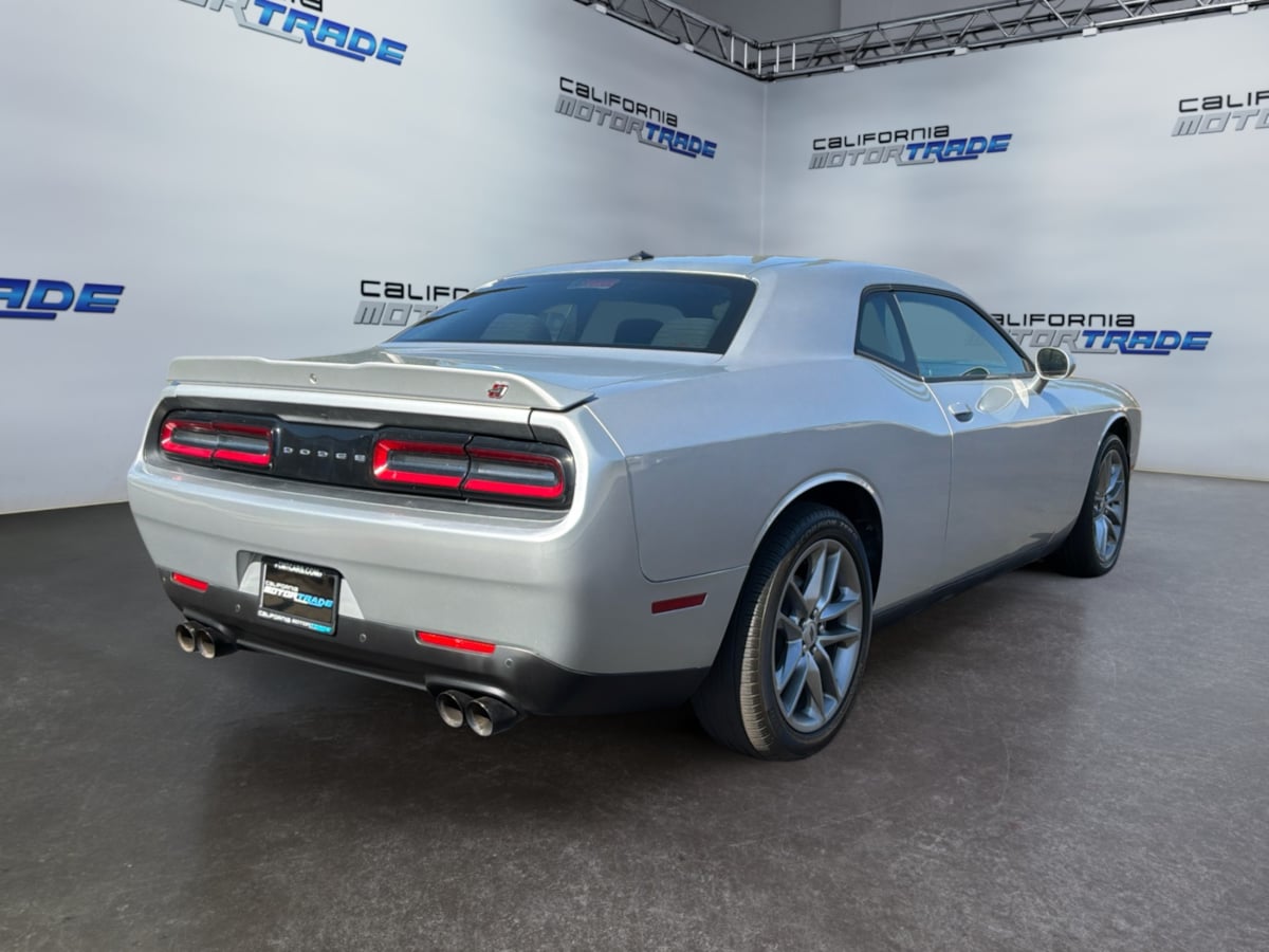 Dodge Challenger photo 5