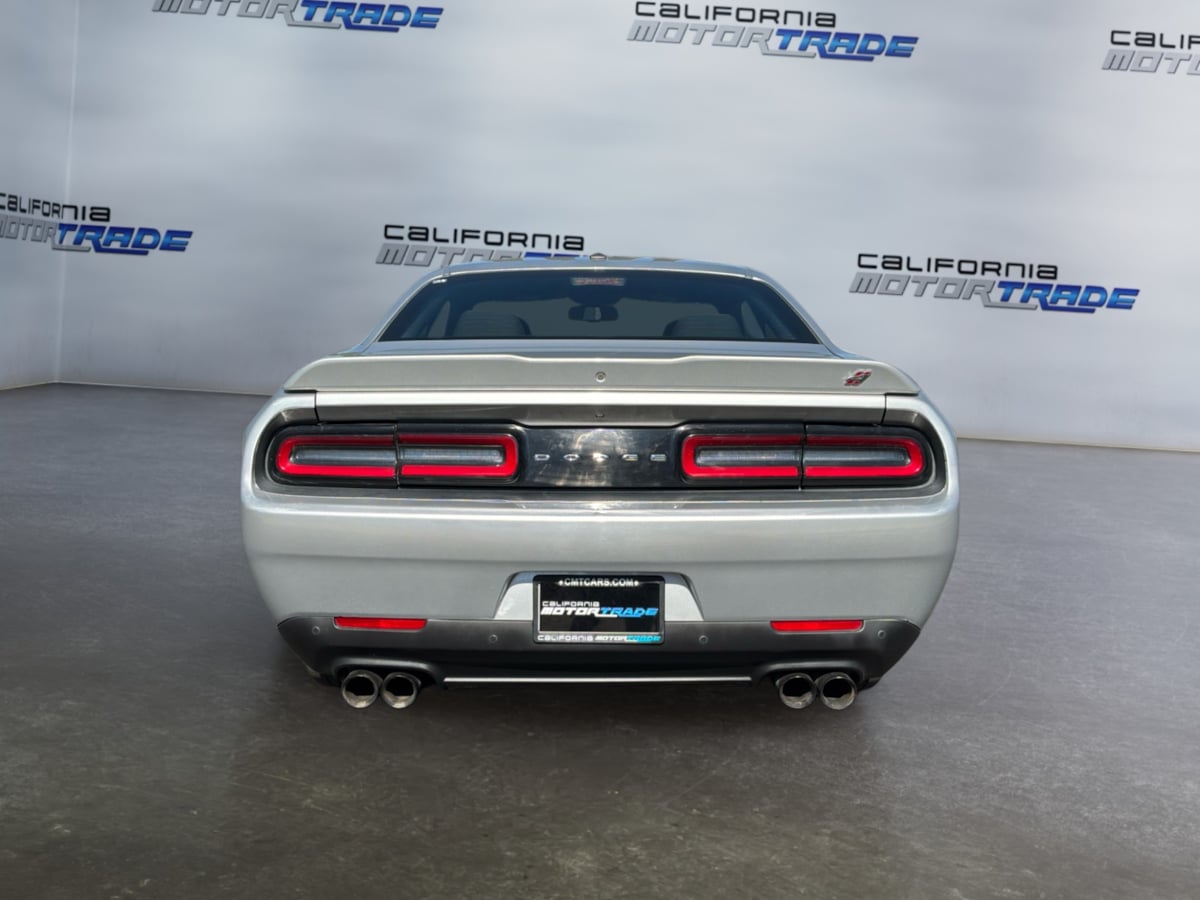 Dodge Challenger photo 6