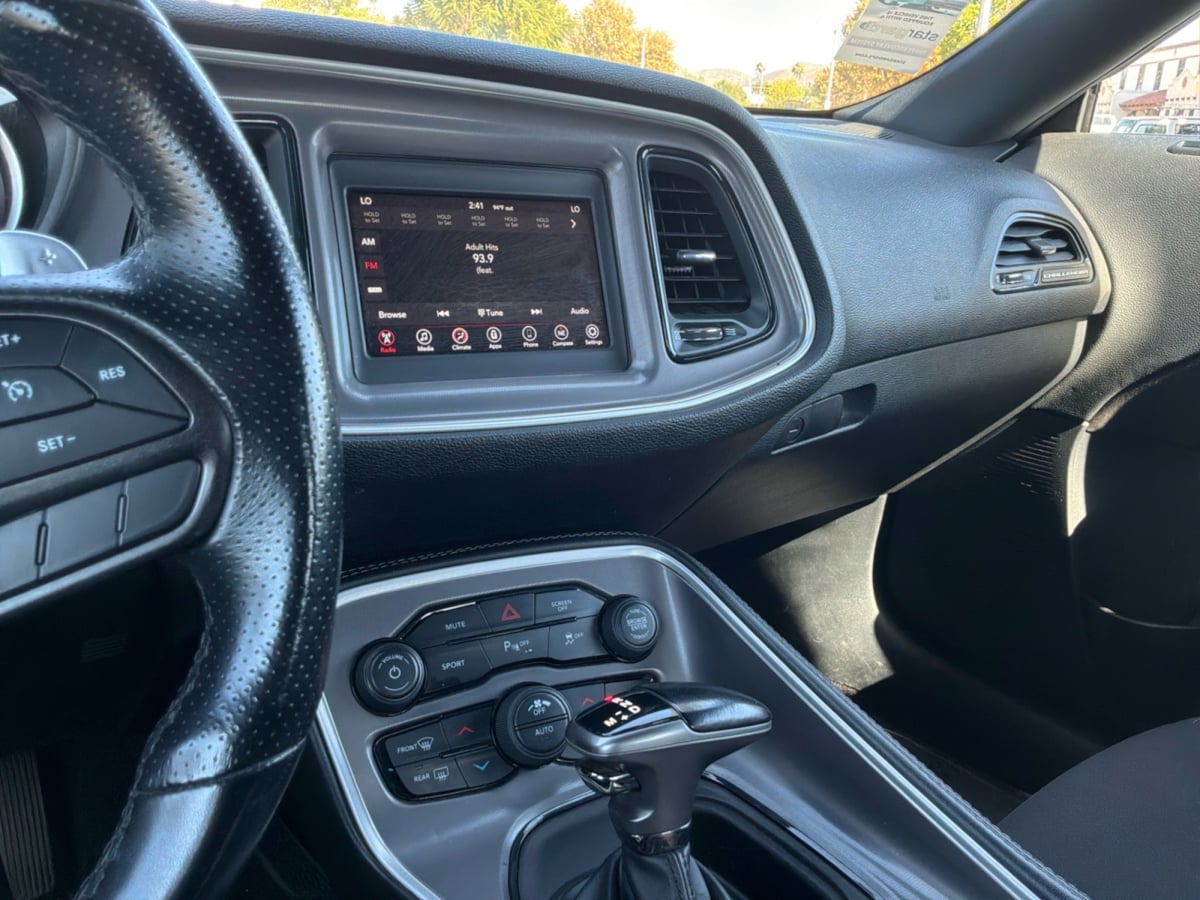 Dodge Challenger photo 15