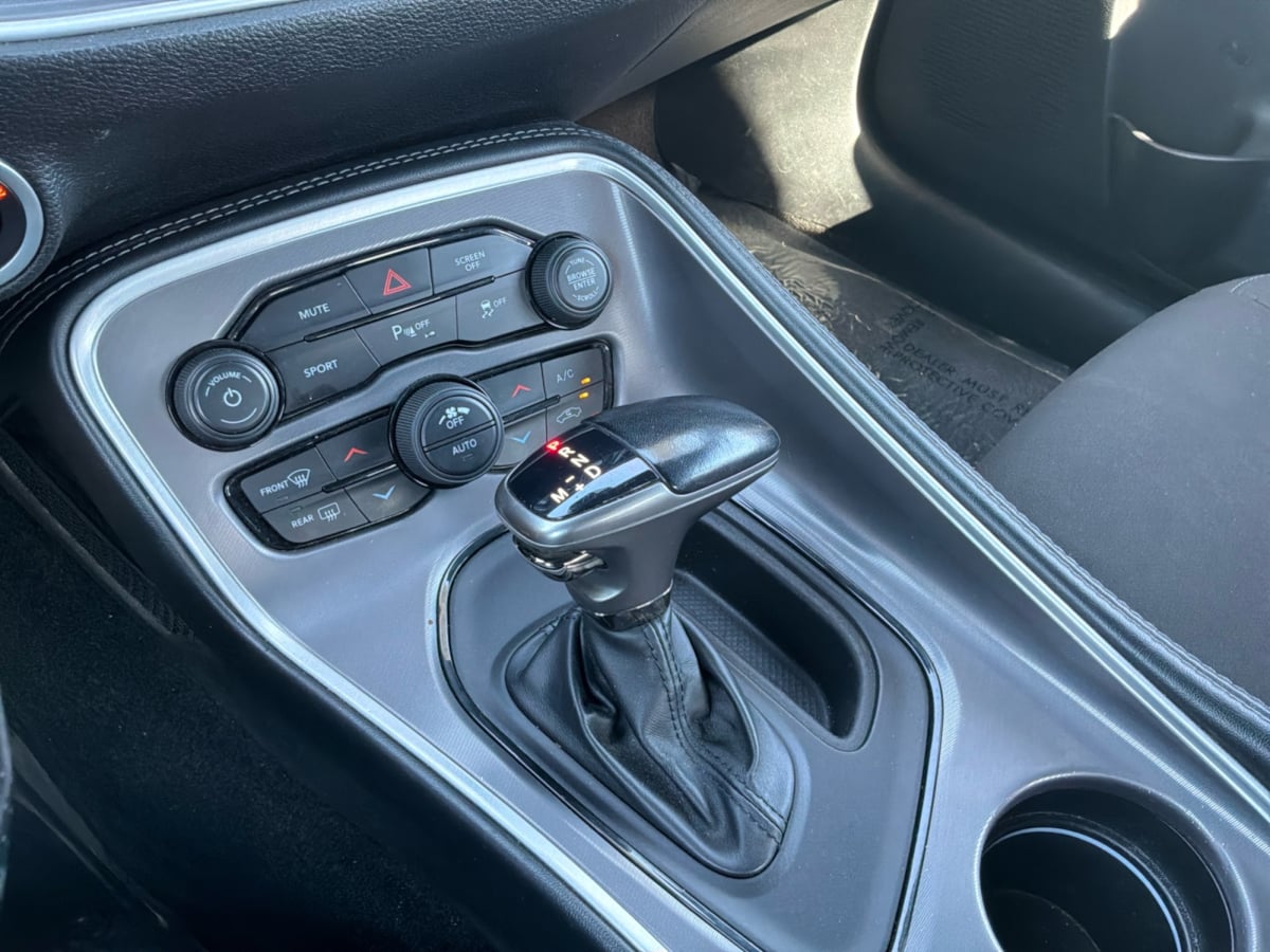 Dodge Challenger photo 16