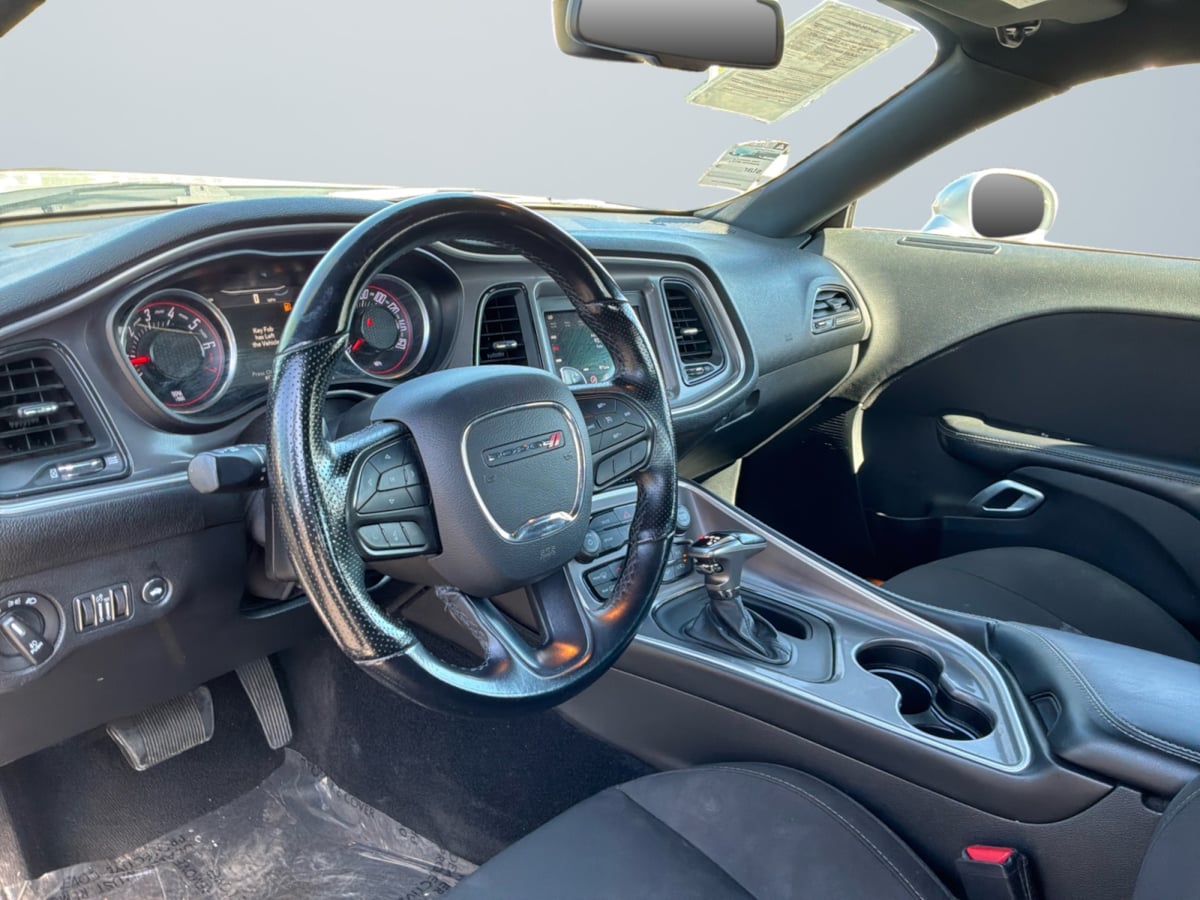 Dodge Challenger photo 10