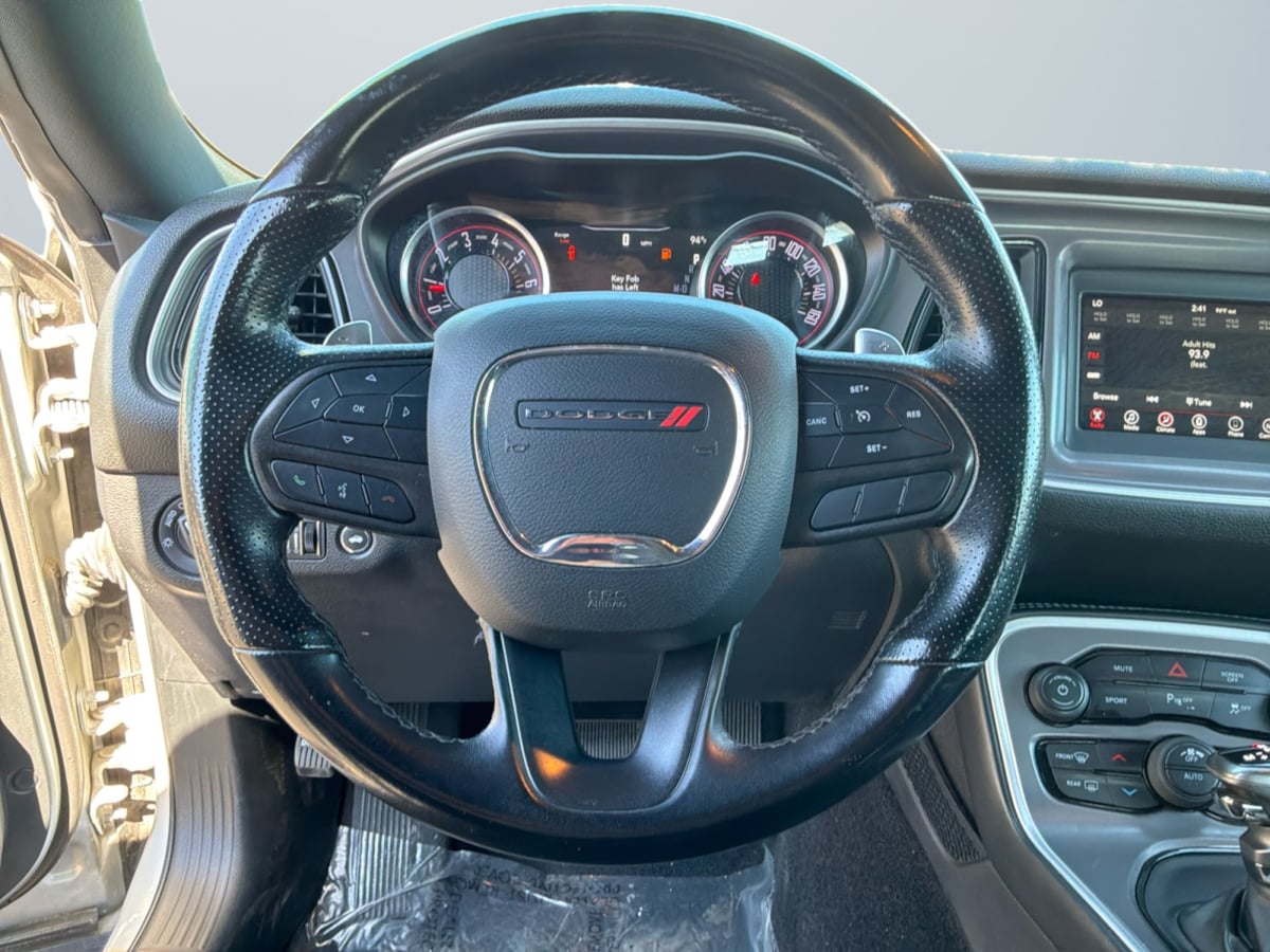 Dodge Challenger photo 11