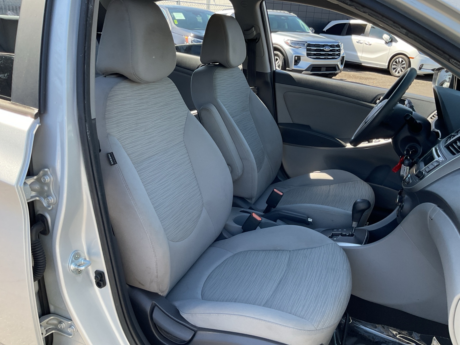 Hyundai Accent photo 19