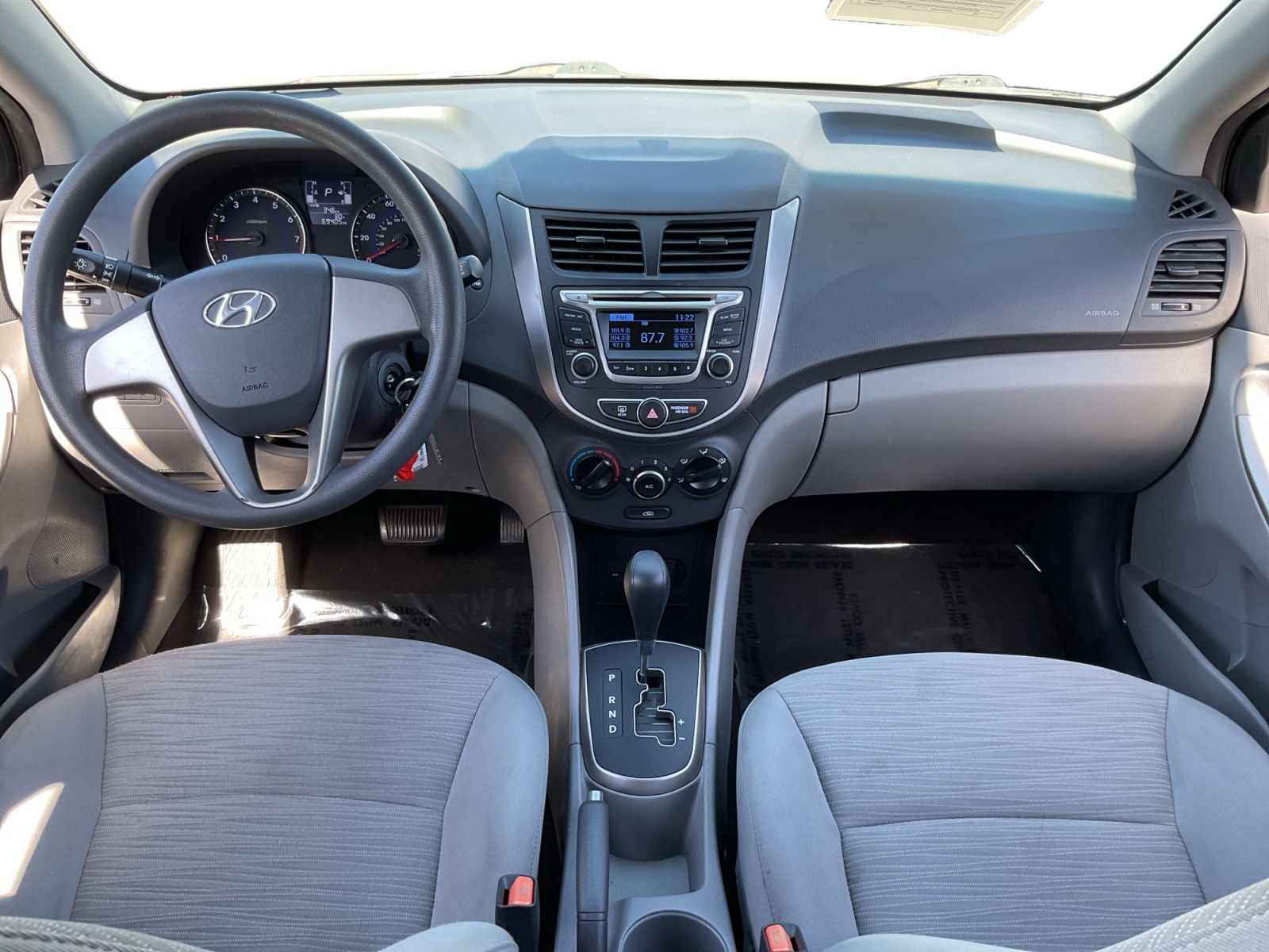 Hyundai Accent photo 8