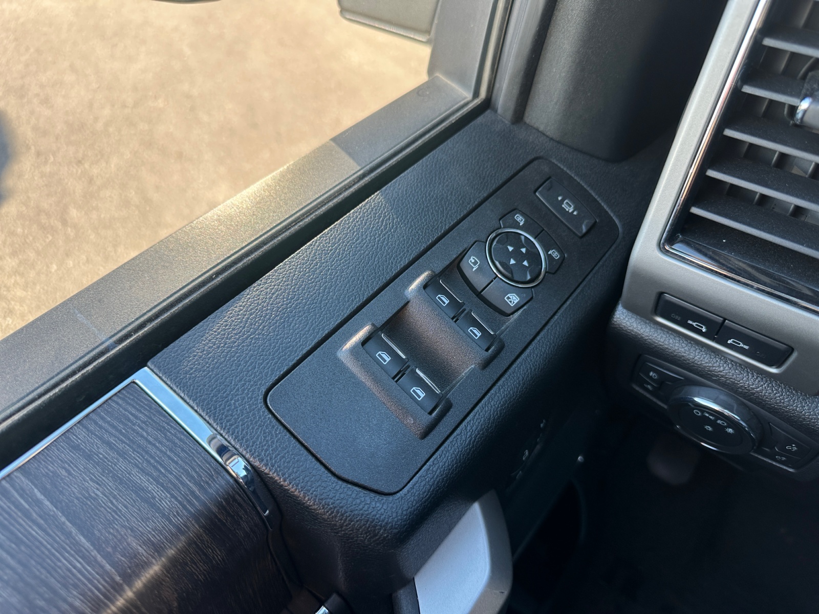 Ford F-250 photo 16
