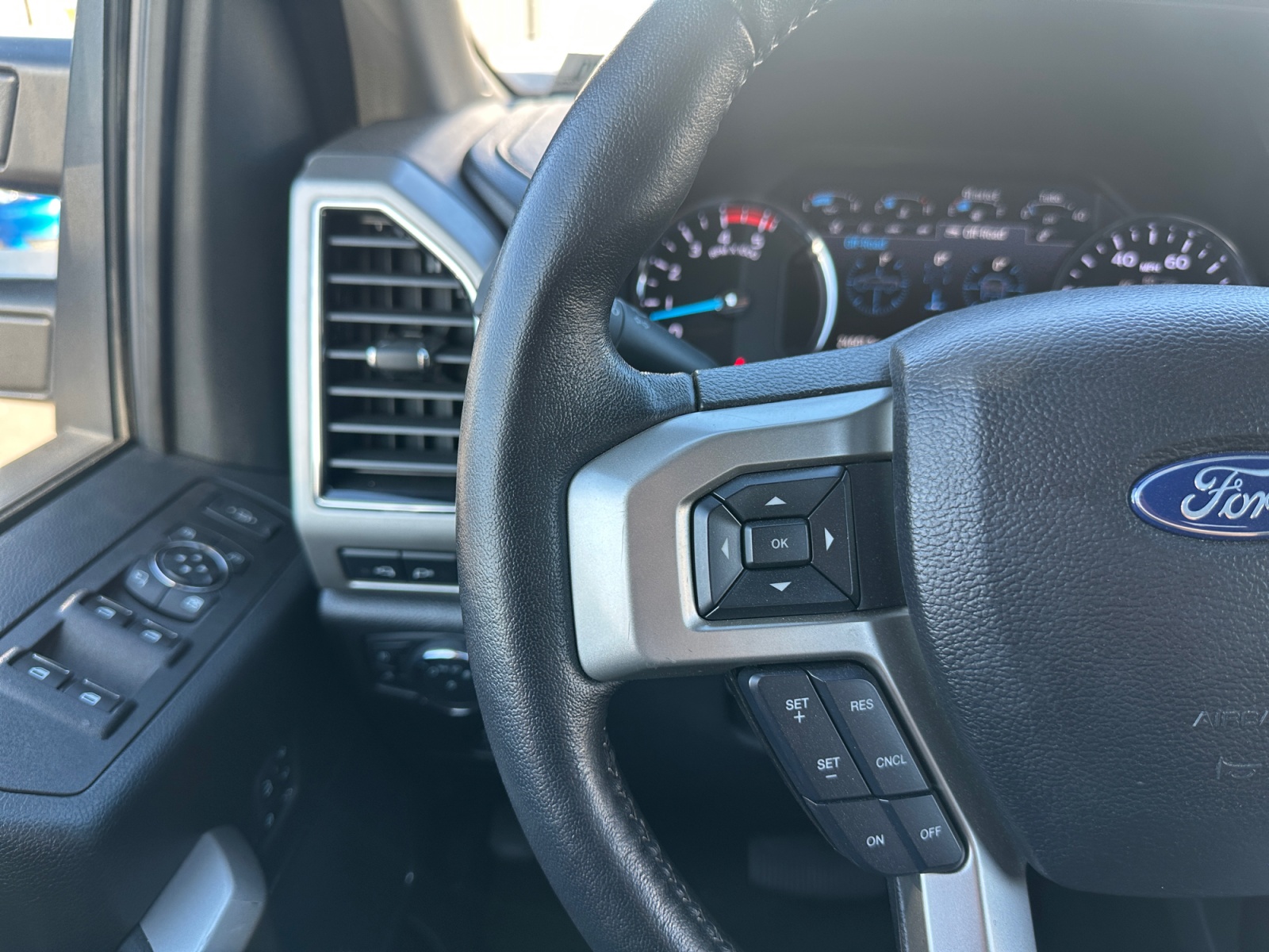 Ford F-250 photo 18