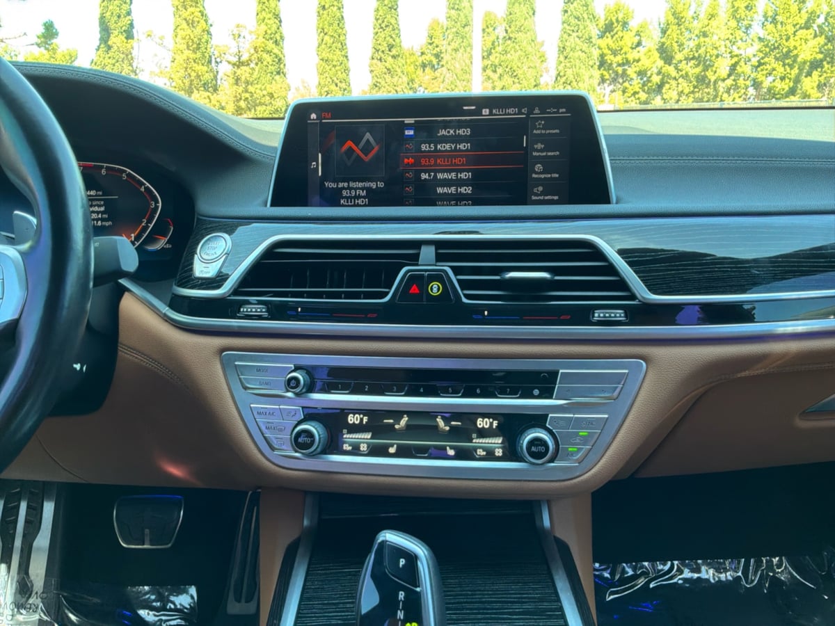BMW 7 Series photo 15