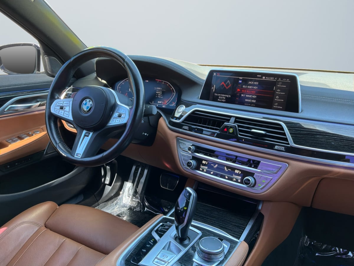 BMW 7 Series photo 14