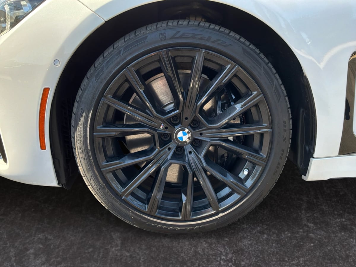 BMW 7 Series photo 9