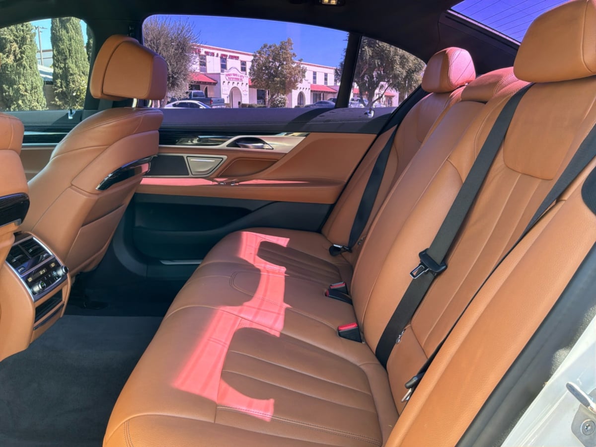 BMW 7 Series photo 19