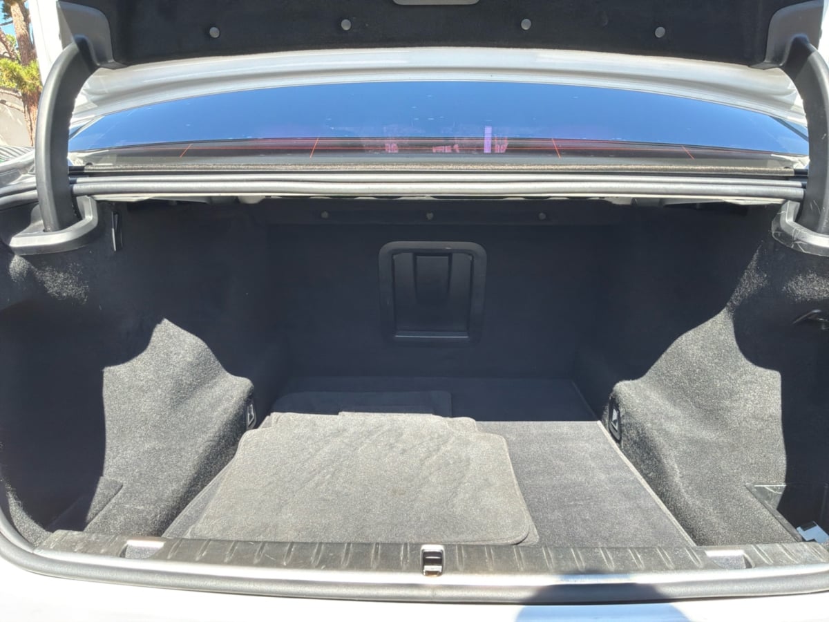 BMW 7 Series photo 24